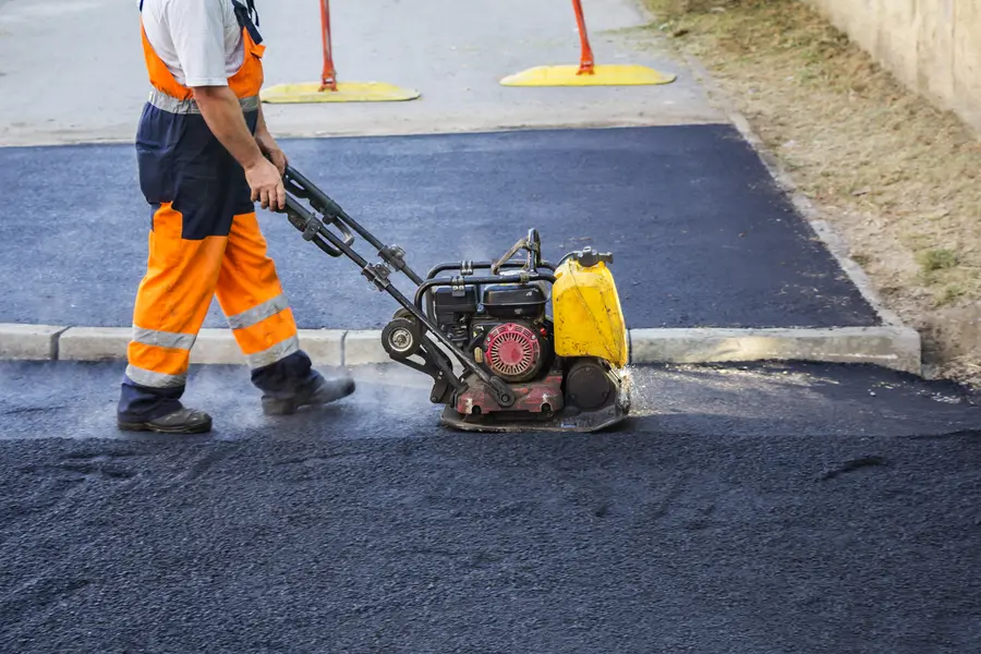How Asphalt Contractors Prepare Surfaces For Sealcoating Kings Beach, CA How Asphalt Contractors Prepare Surfaces For Sealcoating Kings Beach, CA